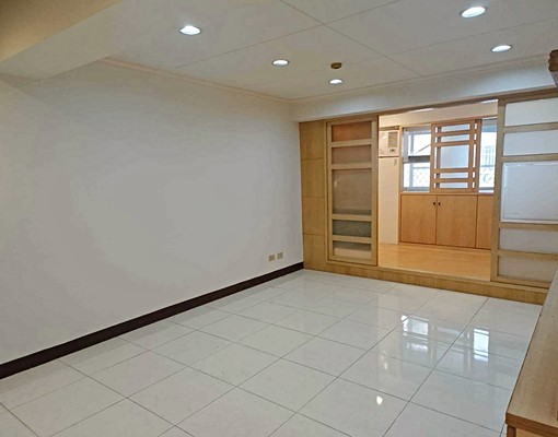 成功國小旁長安街電梯華廈溫馨3+1房(和式),有機車位 - Image 4