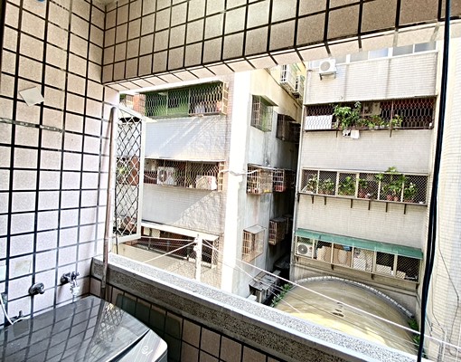 🏠中美街勤美🌟台水電x大套房廚房x陽台獨洗曬 - Image 4