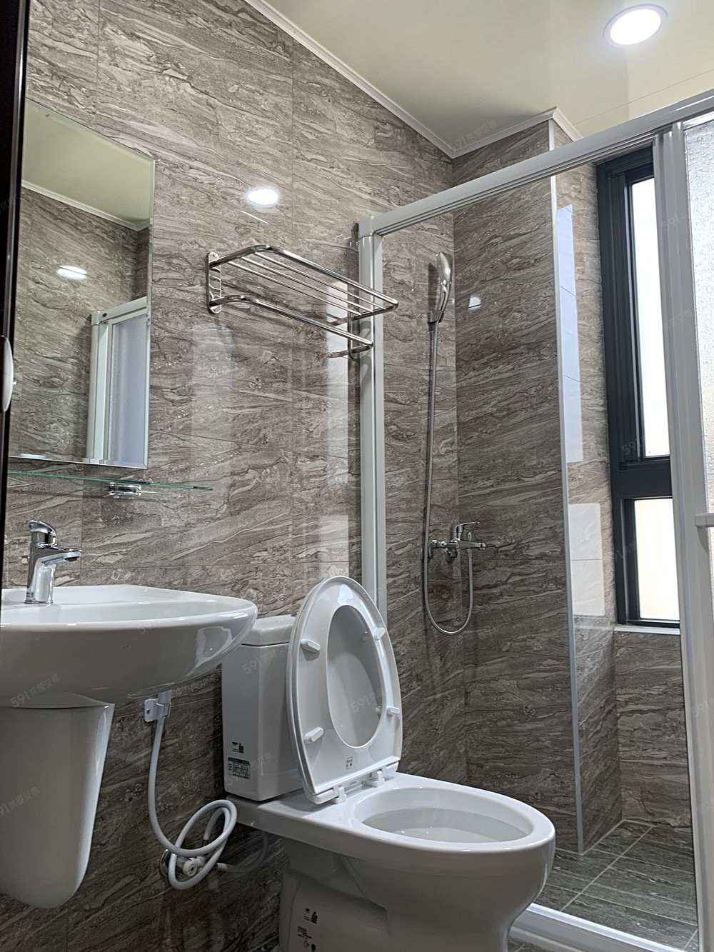 衛浴~ TOTO衛浴,乾溼分離,皆有對外窗!