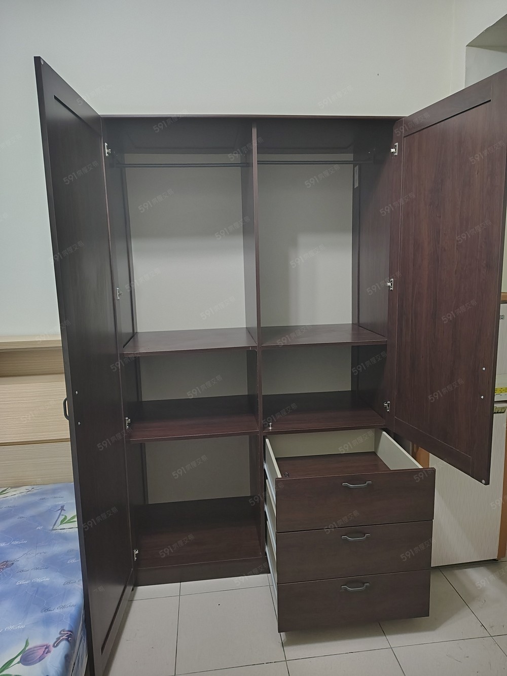 全新大衣櫃夠容納