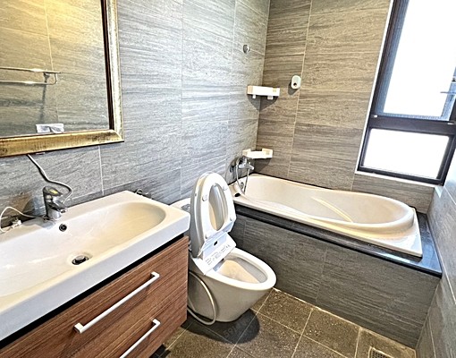 可報稅,前後陽台採光佳。景觀戶,歡迎公司承租 - Image 8