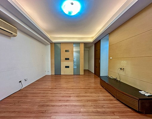 西屯米平方國安國宅一樓住店稀有釋出歡迎承租 - Image 1