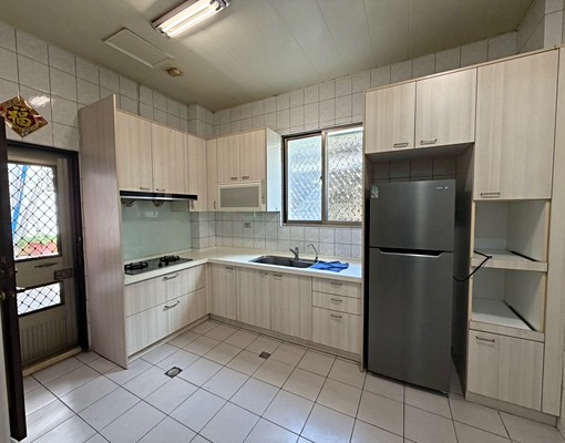 北區崇德商圈#稀有透天出租#六房雙平面汽車位 - Image 2