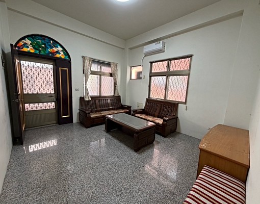 北區崇德商圈#稀有透天出租#六房雙平面汽車位 - Image 1