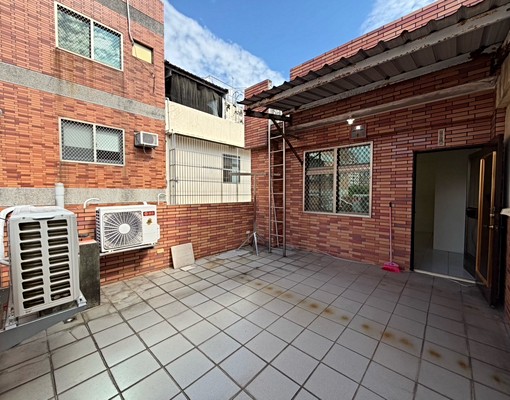 北區崇德商圈#稀有透天出租#六房雙平面汽車位 - Image 8