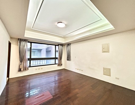 LM⚡️雙拼電梯豪墅💎私人三溫暖💎超大坪數百萬裝潢 - Image 10