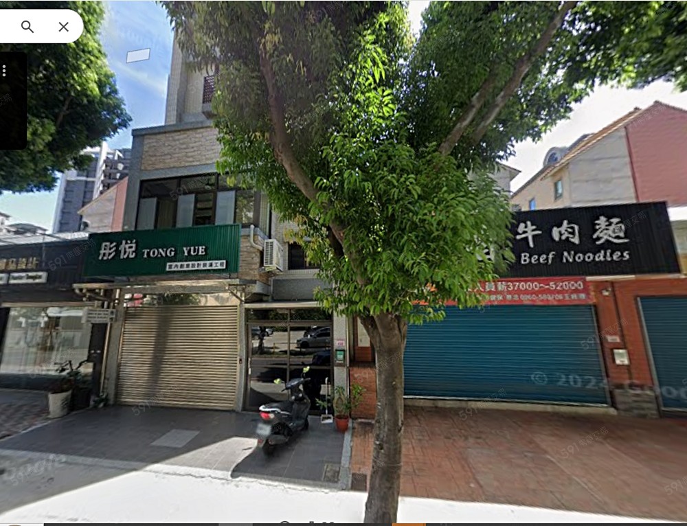 本商店街上唯一透天店面(左邊那棟)