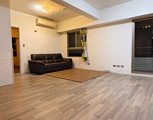 西屯近櫻花捷運順天鳳凰城漂亮美三房+車位 - Image 1