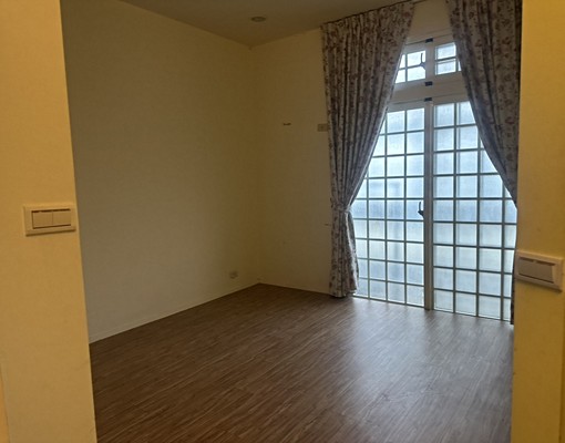 蘆竹與大園交界菓林透天6房5衛浴(含2套房)室內車位出租 - Image 4