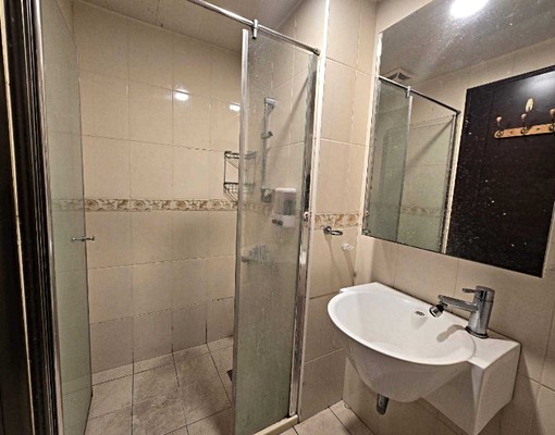 稀有釋出!三房附車位低樓層免等電梯|全配裝潢傢俱|可租補 - Image 2