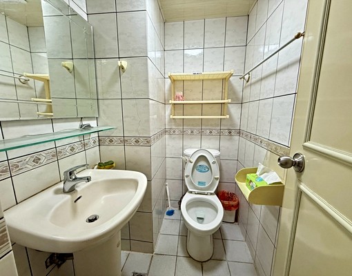 坤山綠水晶~市區大三房(有車位、警衛、垃圾管理) - Image 9