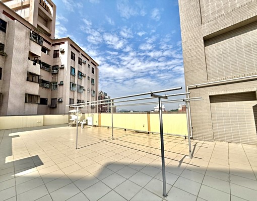 三民區可租補電梯套房｜陽台獨洗獨曬管理員垃圾處理衛浴開窗 - Image 6