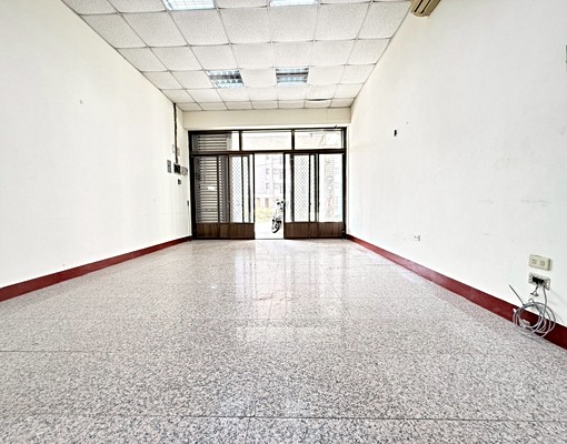 ✨梧棲區透天✨大四房門前停車店面住家皆合宜 - Image 1