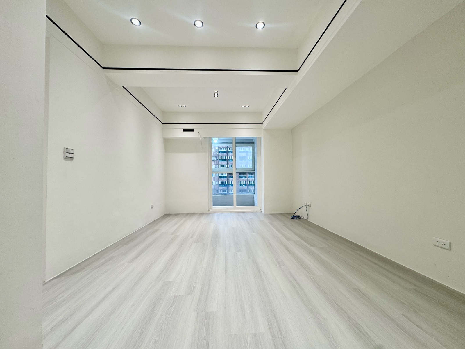 碧海擎天前區裝潢三房+平面車位