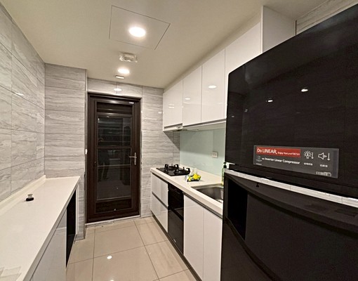 可租補不菸不寵｜高檔裝潢家具齊全、超大空間｜大三房平車 - Image 8