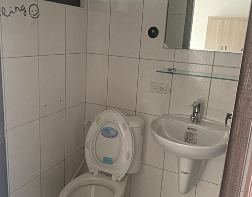 免佣金東區熱鬧學區電梯方正優質套房 - Image 1