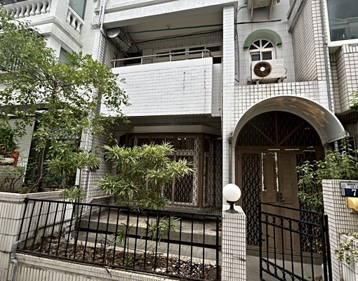 屋主自租~仲介勿擾~南區整棟出租|1~4樓+地下室車位|7房 - Image 3
