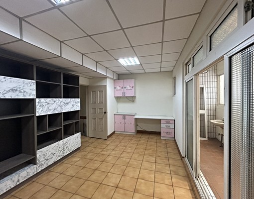 屋主自租~仲介勿擾~南區整棟出租|1~4樓+地下室車位|7房 - Image 16