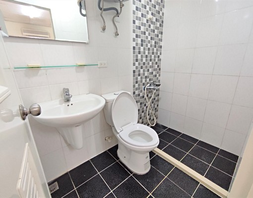 瑞隆輕軌漂亮單身套房~5000元起~免仲介費 - Image 9