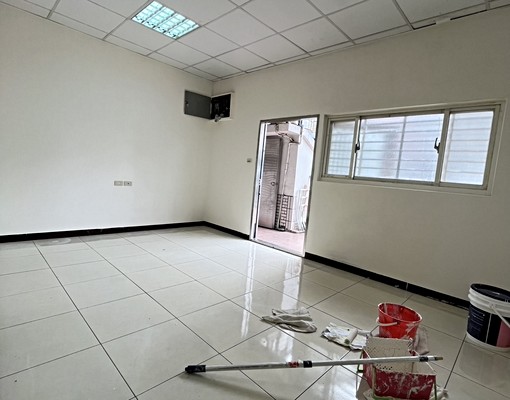 中華路商圈爬樓梯運動五樓美寓 - Image 1