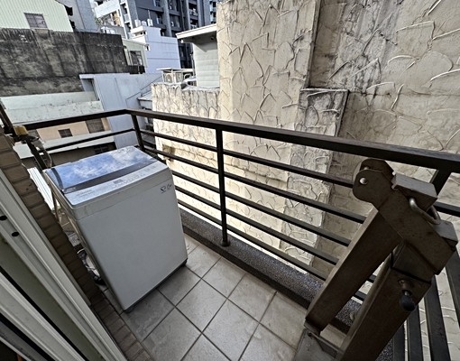 大遠百美套房-警衛.陽台~屋主自租 - Image 8