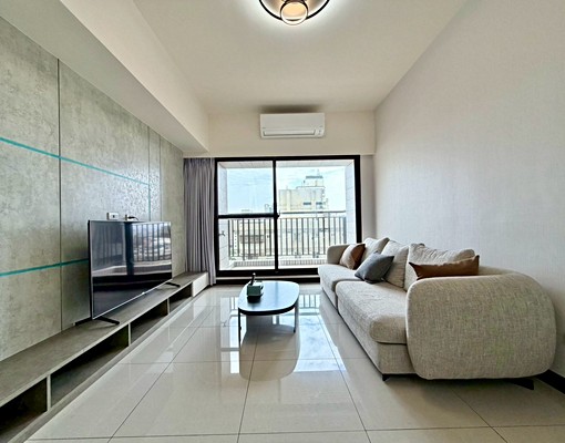 全新精裝三房💥含車含管朝東雙陽台✨️社宅免仲介費 - Image 1