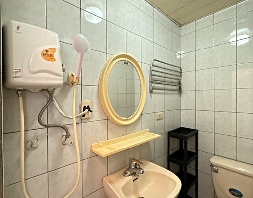 逢甲路公園旁健康套房共洗共曬含水網路電5元室內機車位多間可選 - Image 5