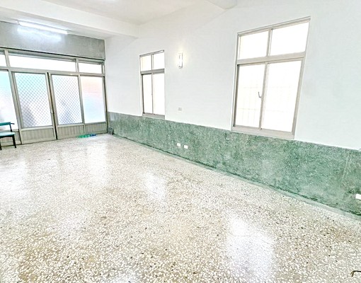 近大港國小-巷內透天❤全新整理-明亮空屋大4房❤可租屋補助 - Image 1