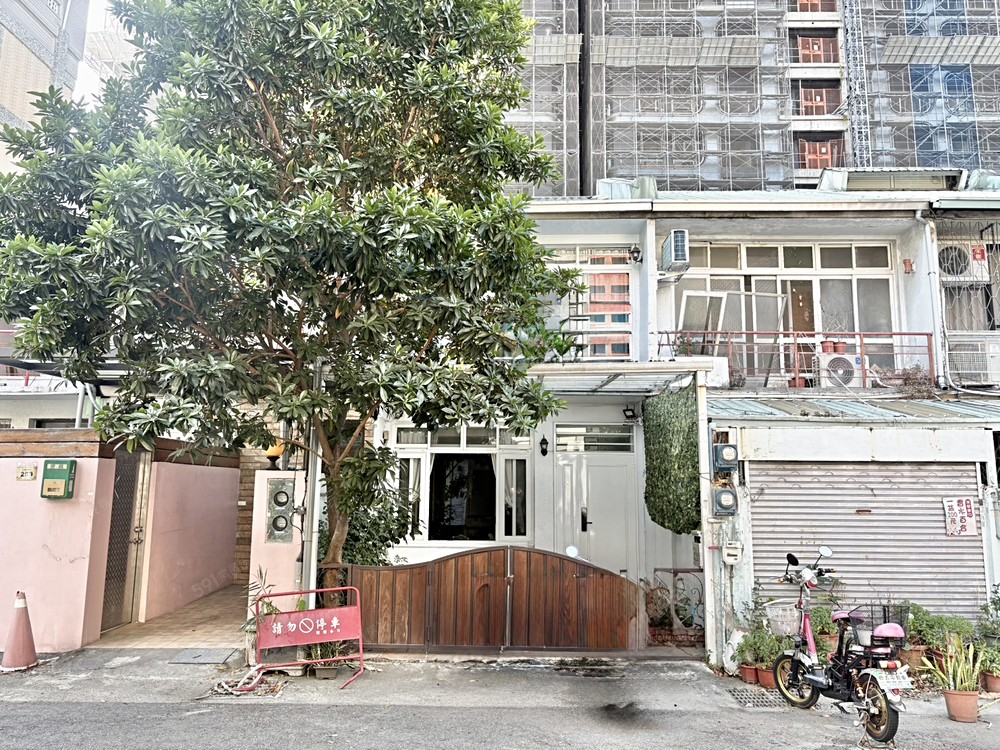 獨棟透天⭐可租補⭐全配傢俱⭐中國醫生活圈⭐門口停車 - Image 1