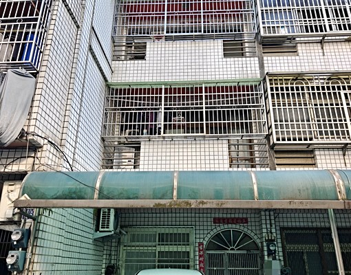 整棟4樓,近中科,前院停車位,喜歡可談,免仲介 - Image 1
