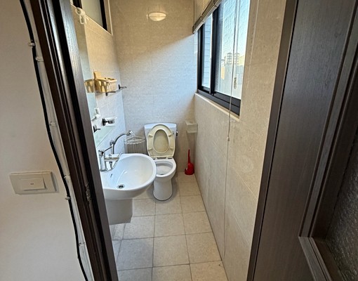 鳳山中正預校旁四樓透天電梯套房,採光佳,可租補助 - Image 2