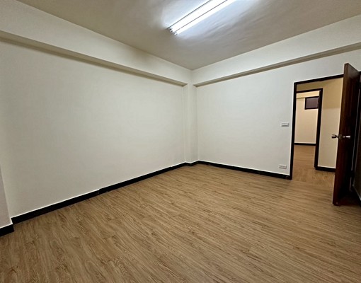 文心中清捷運站旁|大四房大空間臨路一樓公寓|可店面可營登 - Image 10