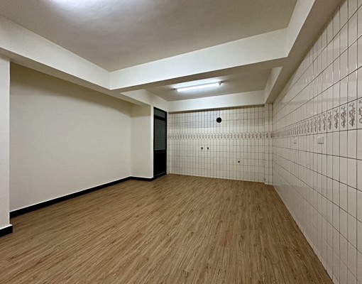 文心中清捷運站旁|大四房大空間臨路一樓公寓|可店面可營登 - Image 1