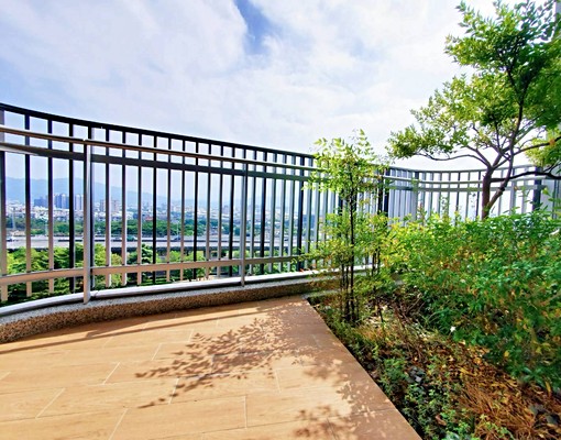 東區🔥全新三房平車🔥可租補🔥視野戶 - Image 3