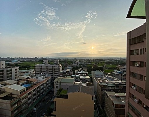 勝利商圈,萬坪公園,運動游泳池中心下樓就到25000元含車管 - Image 2