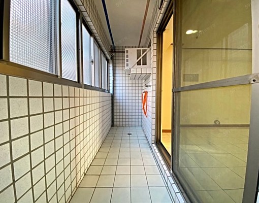 勝利商圈,萬坪公園,運動游泳池中心下樓就到25000元含車管 - Image 4