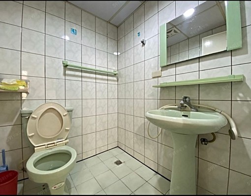 勝利商圈,萬坪公園,運動游泳池中心下樓就到25000元含車管 - Image 6