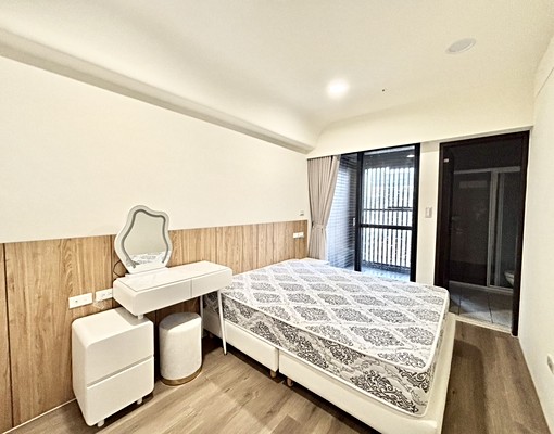 近全新亞灣捷運宅百萬裝潢*三房平車 - Image 8