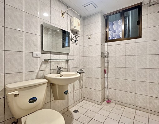 可租補✨電梯套房✨衛浴開窗✨近五權車站 - Image 11