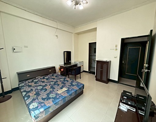 芬秒租好房-近桃園夜市數=舒適大套房-超大窗戶 - Image 3