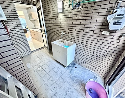 ✨約38坪大三房重新粉刷一層三戶✨簡單家具可談 - Image 11