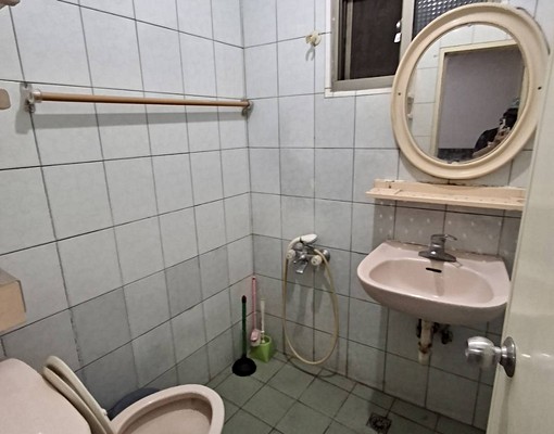 自立路巷子內透天2樓大套房租(沒採光) - Image 6