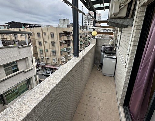 屋主自租/可寵/獨洗獨曬/電梯/樹孝商圈/雙面採光/大陽台 - Image 9