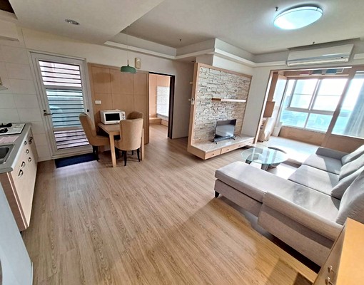 高雄總圖~三多商圈~質感1+1房平車(傢電俱齊全) - Image 1