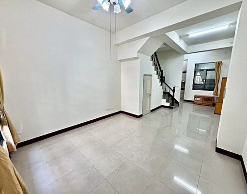 🚗交通方便近國3🅰️超大社區透天🉑營登🉑租補 - Image 2