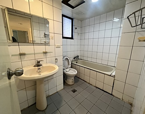 平興國小旁~超大三房~格局方正空間好利用 - Image 9