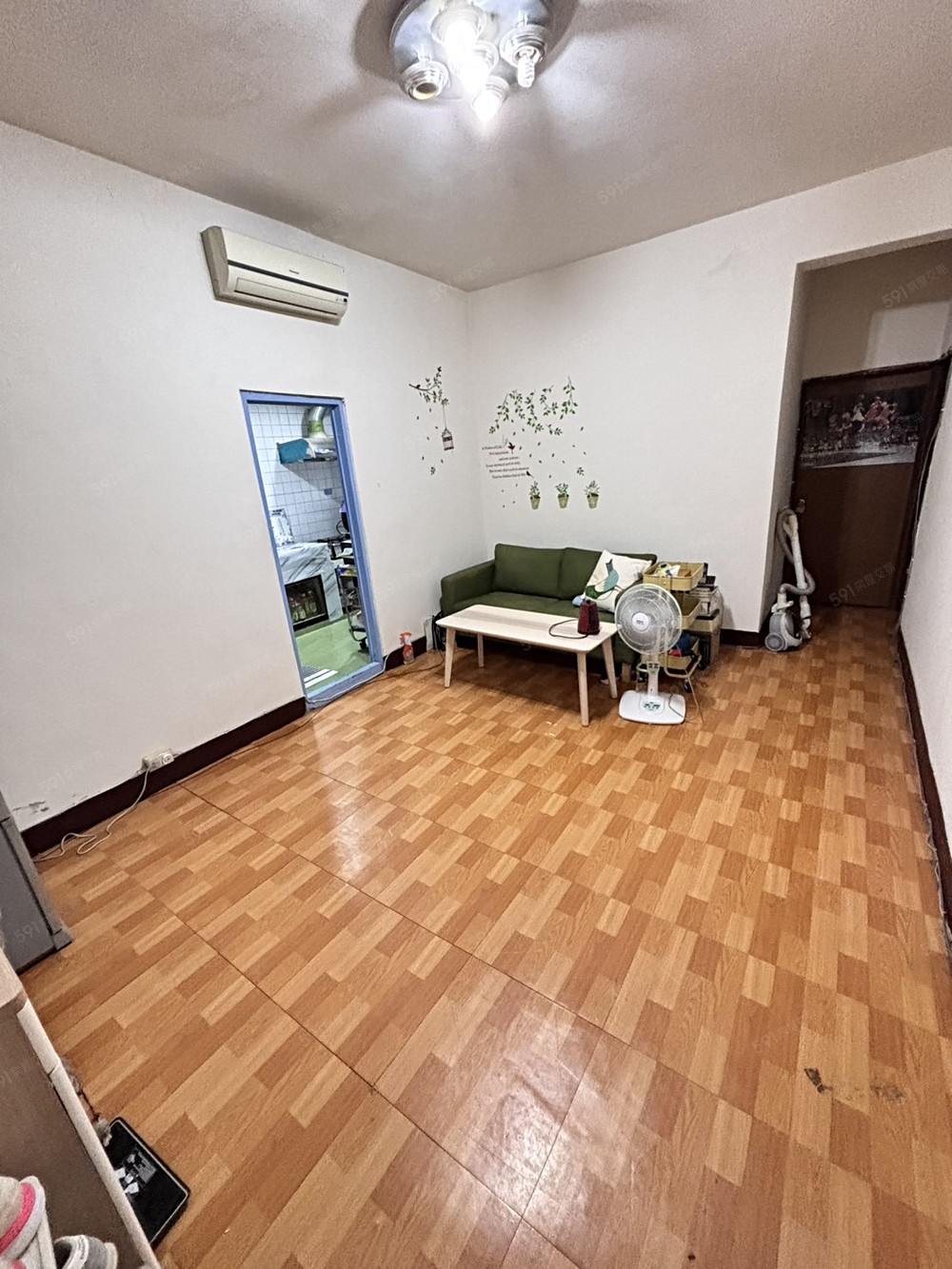 公用區:沙發 桌椅 冰箱