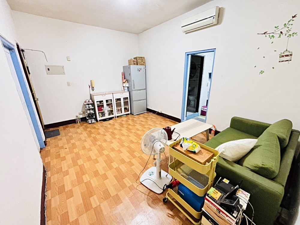 公用區:沙發 桌椅 冰箱