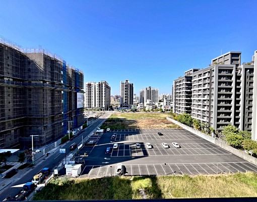 簡配可租補!含平車、管理費!寵可談!昂峰謙若樹視野兩房平車 - Image 3