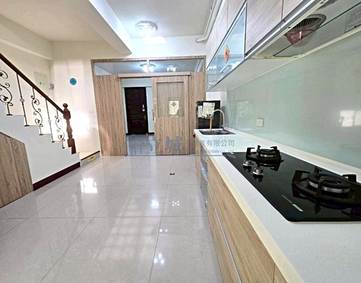 K~西大生活圈靜巷透天大六房附車位 - Image 1